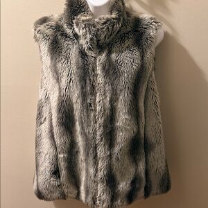 Women's Faux Fur Vest in Gray
